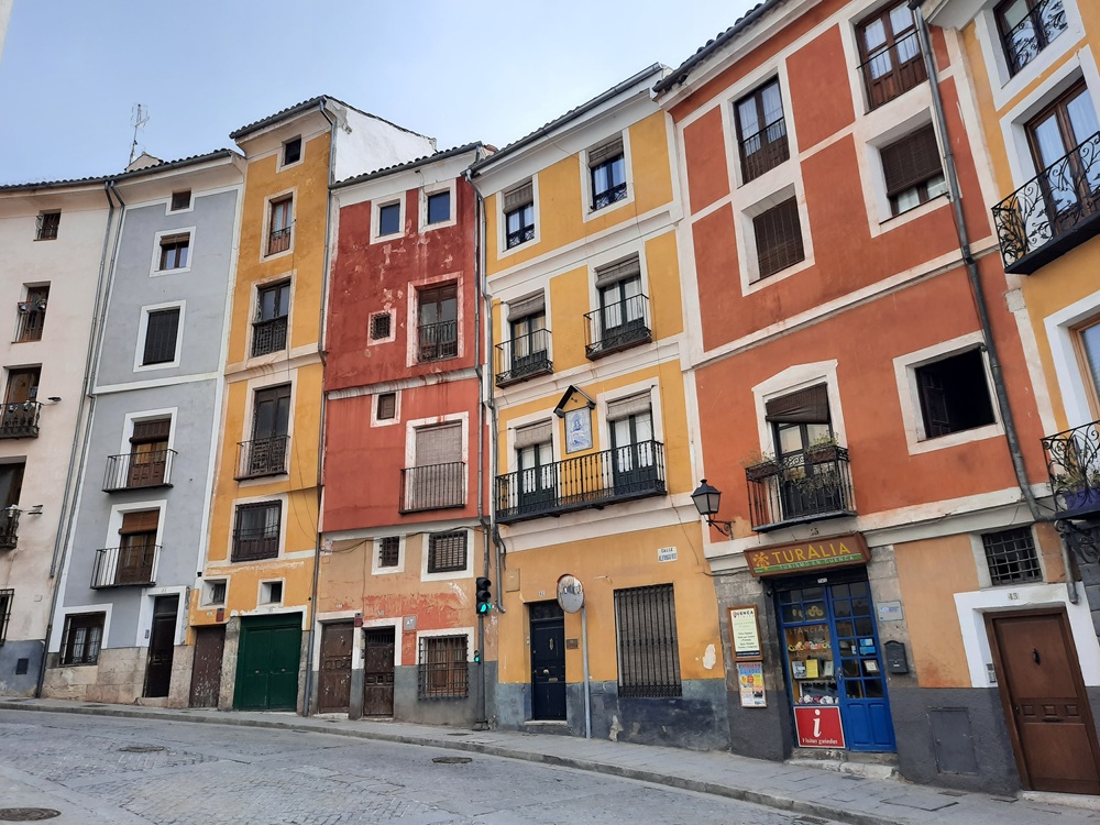 Les maisons colorées de la calle Alfonso VIII