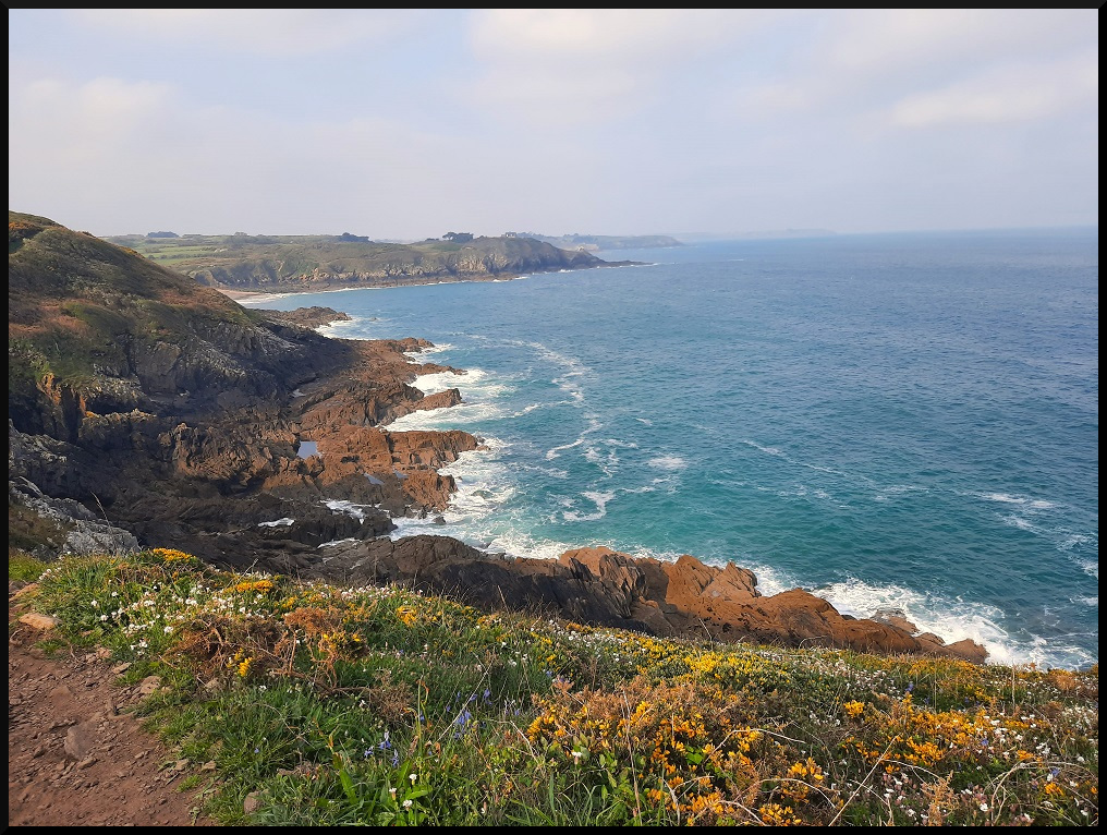 La côte en allant à la Pointe du Grouin