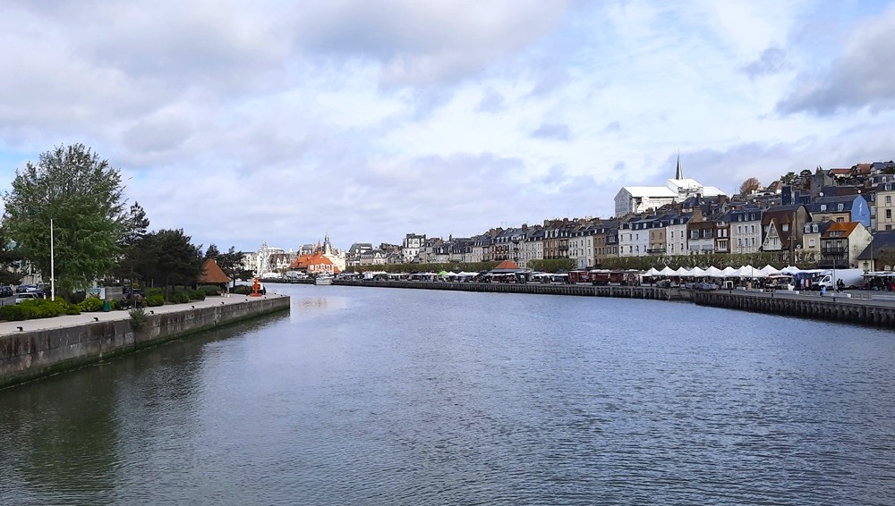 La Touques qui sépare Deauville de Trouville