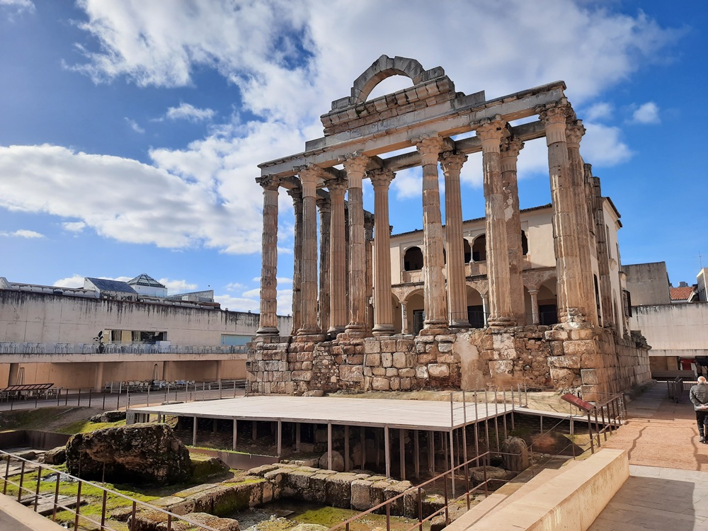 Le temple de Diane qui date du 1er siècle de notre ère