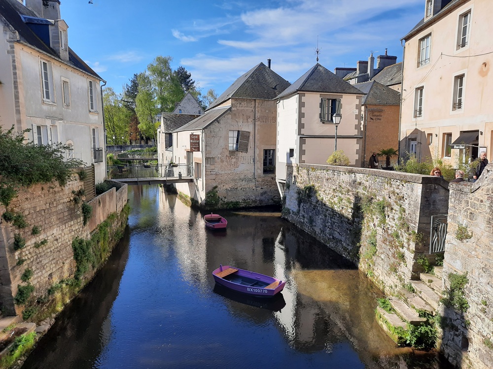 Juste en face de l'office de tourisme, on a une vue bien pittoresque