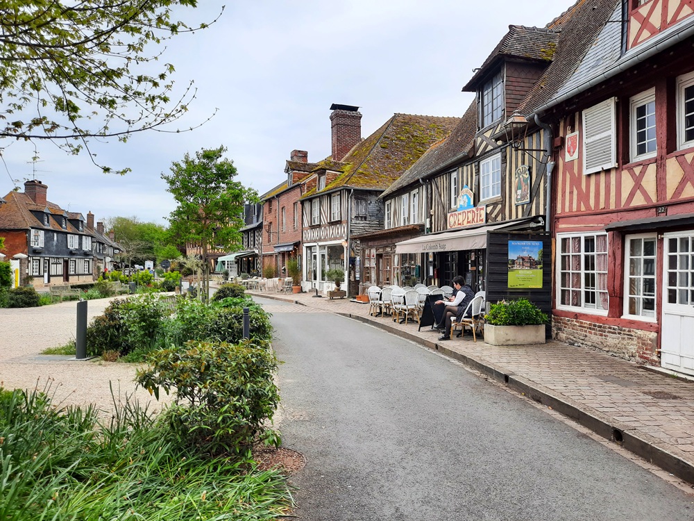 La place de Beuvron-en-Auge