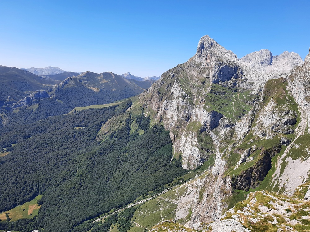 Vue au niveau de l'arrivée du téléphérique