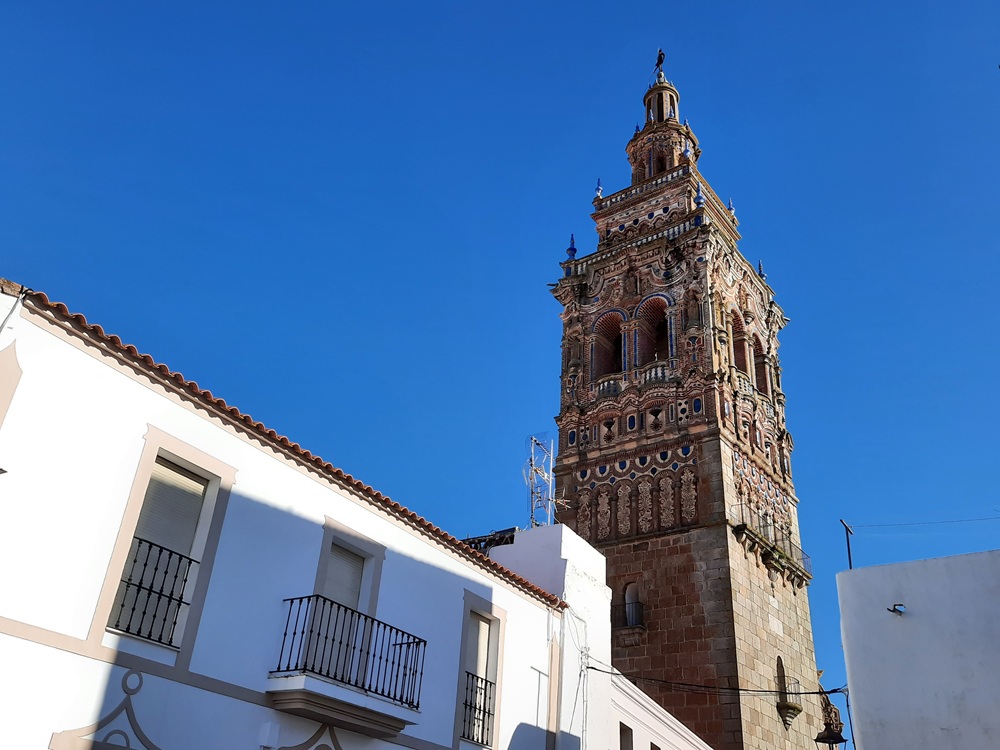 Le clocher de l'église de San Bartolomé