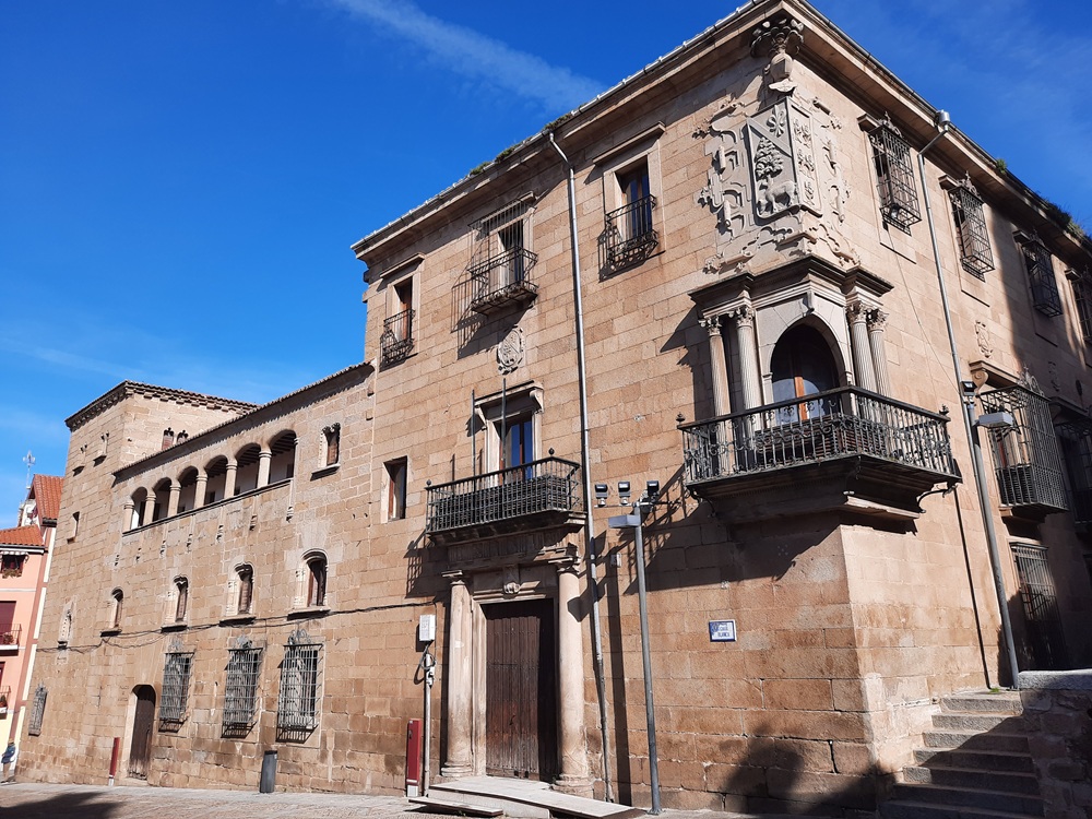 La Casa del Doctor qui date du XVe siècle et abrite aujourd'hui le Palais de Justice