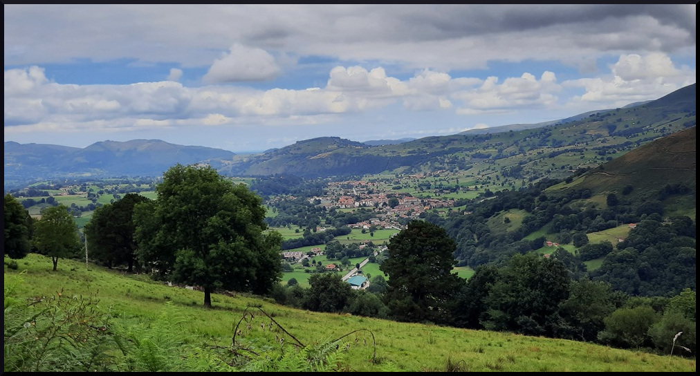 Le village de Selaya en montant à la Vega de Pas