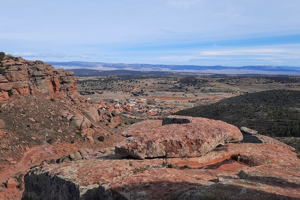 Vue sur le village de Peracense en contrebas