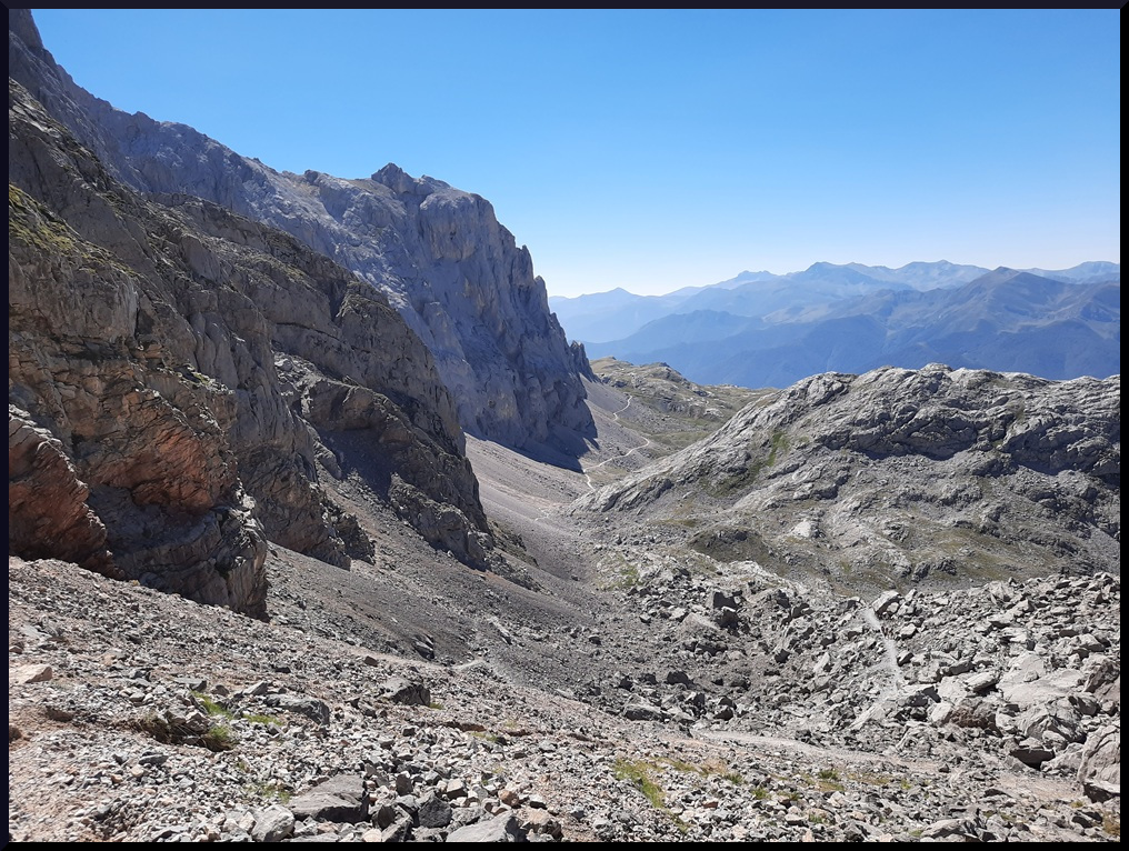 Le paysage très minéral de la randonnée