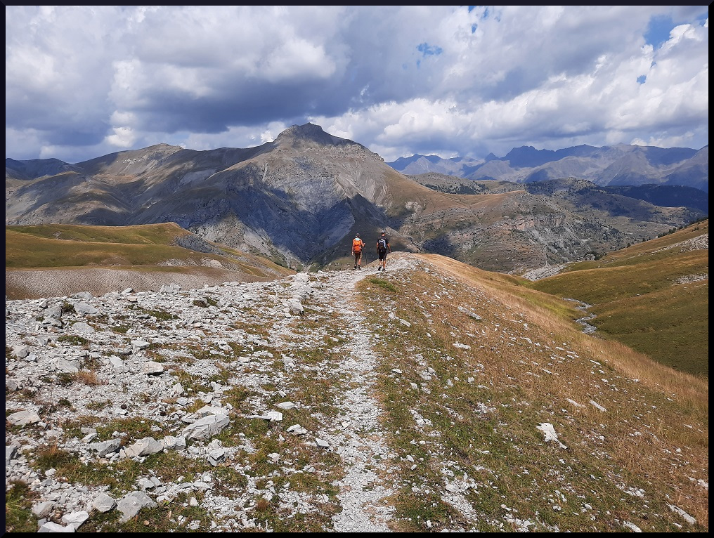 La descente face au  sommet du Colombier 