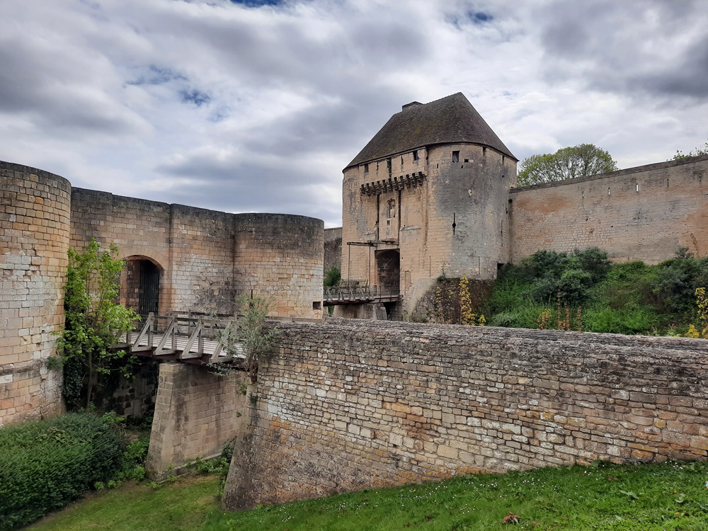 Le château de Caen qui possède encore son pont-levis