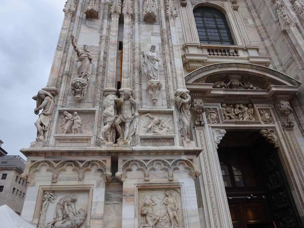 Détail de la  façade principale du Duomo