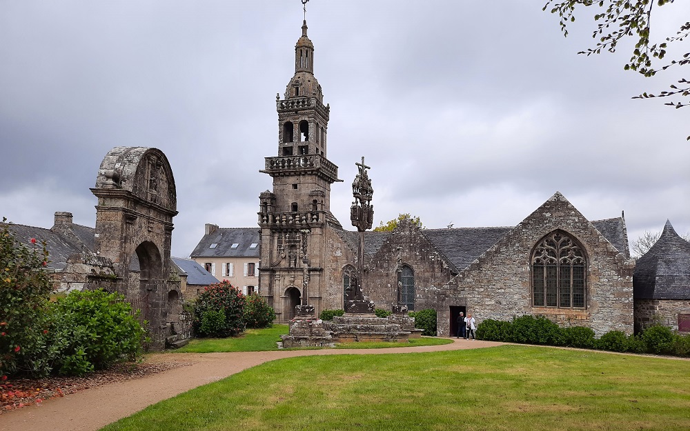 L'enclos paroissial de Menez-Hom