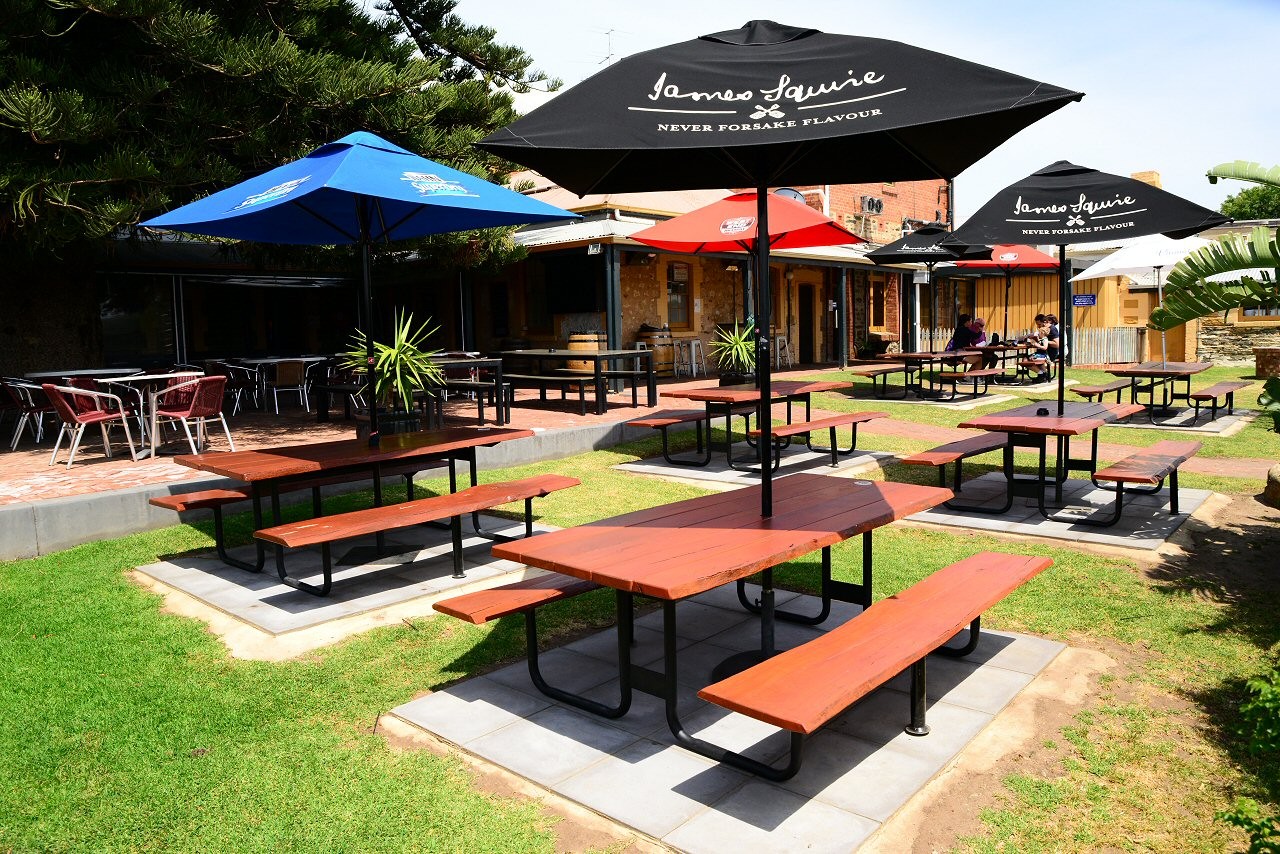 BEER GARDEN royal family hotel