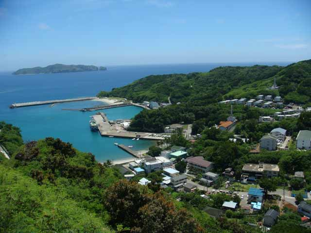 絶海にうかぶ宝石のような島々