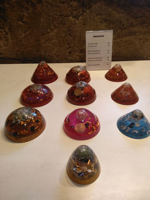orgonite, orgonites, shungite, pierre, cristal, cristal de roche, quartz, minéral, protection, guérison, libération, chakras, lithothérapie, soin, énergétique, tourmaline, enracinement, chakra racine, cristal de roche, améthyste, labradorite,