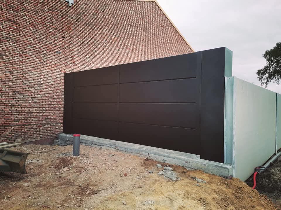 Draaipoort met aluminium gesloten bekleding