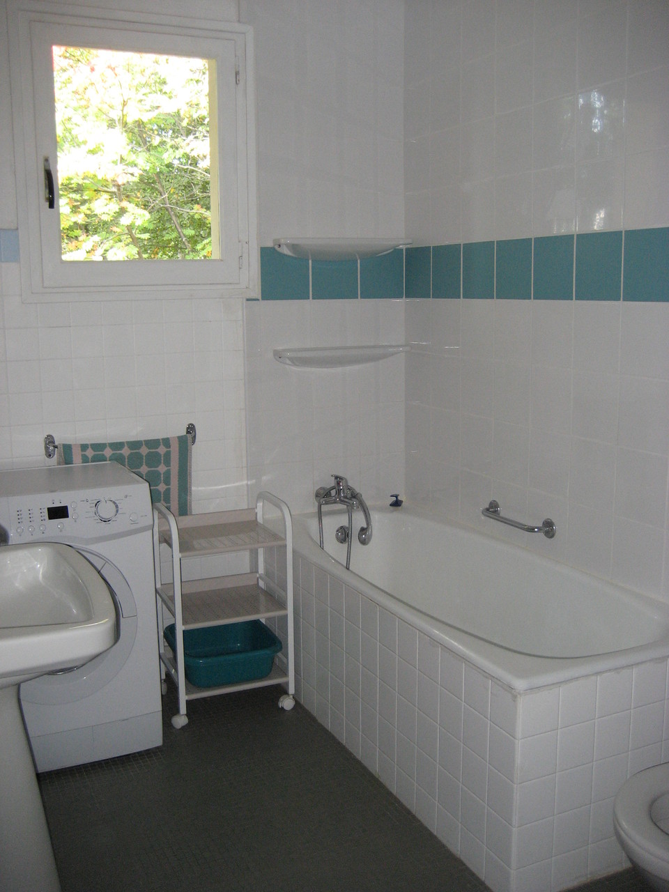 Salle de bain bleue [Chalet Aspones]