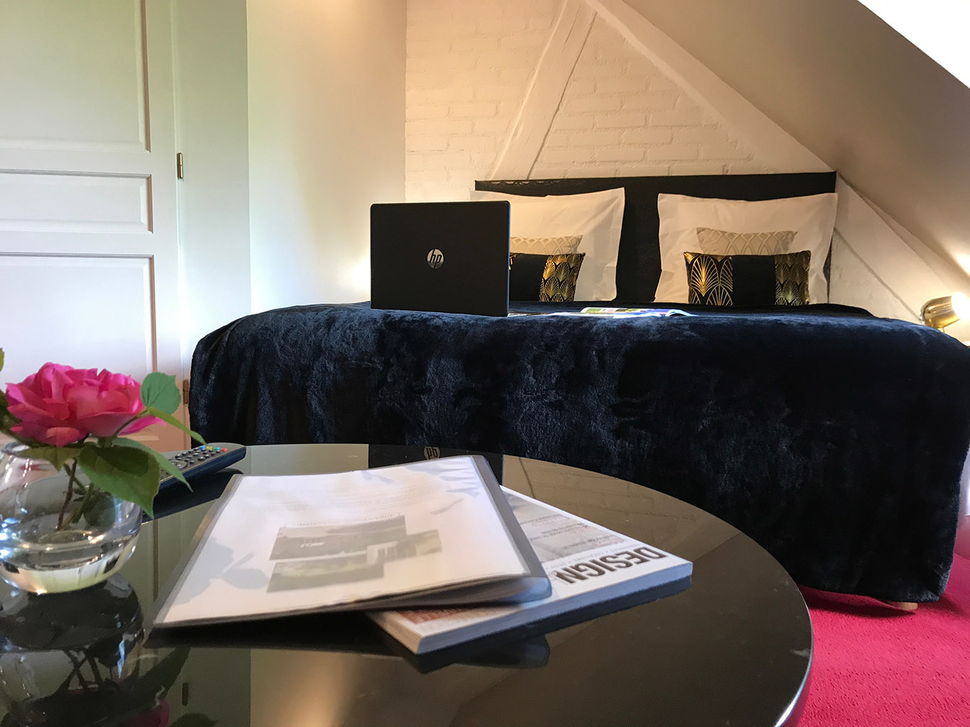 Art déco, des tons noir, rouge, noisette