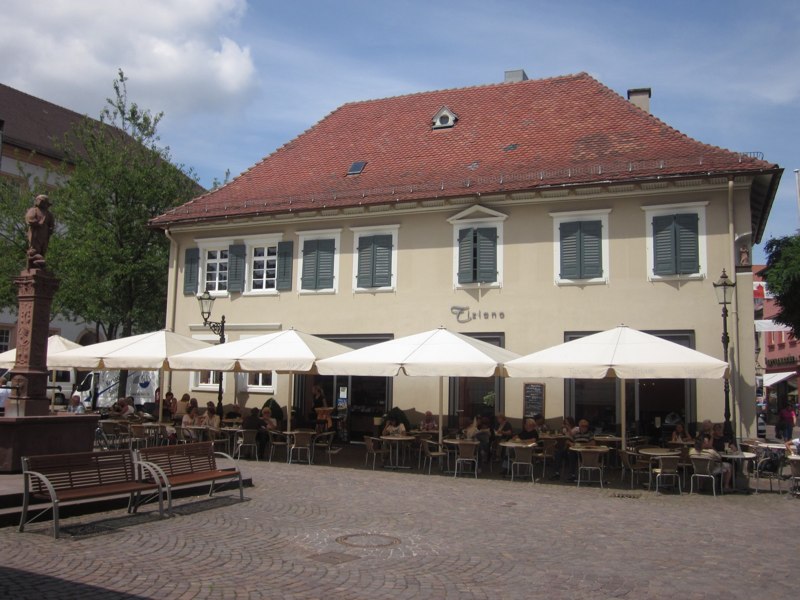 Geschäftshaus Ettlingen - Café  / Markthalle / Praxisräume