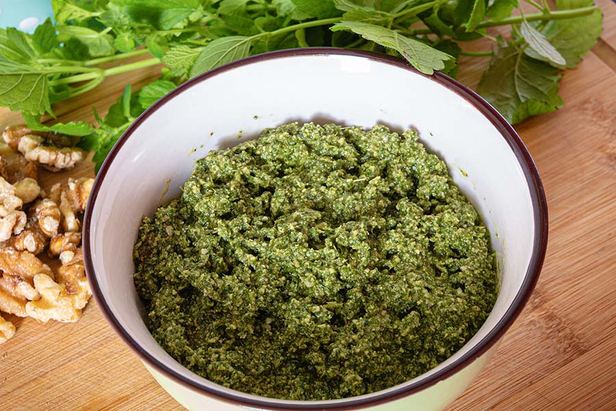 Zitronenmelisse-Pesto