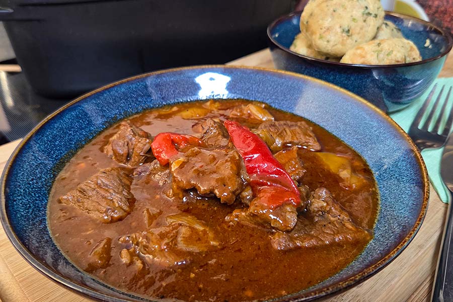 Herzhaftes Gulasch mit Dörrfleisch