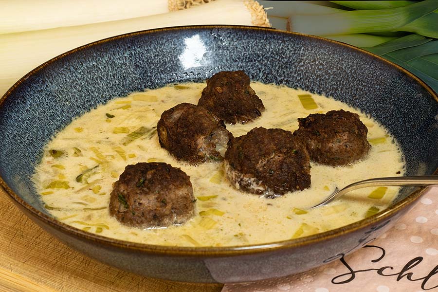 Käse Lauch-Suppe mit Hackbällchen