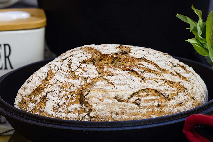Rustikales Bärlauch-Topfbrot