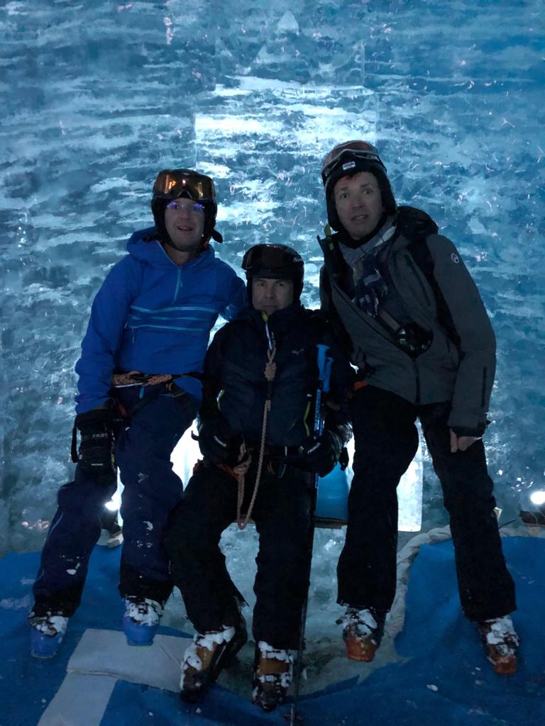 Dimitri, Bernard et Christophe dans la grotte de La Mer de Glace