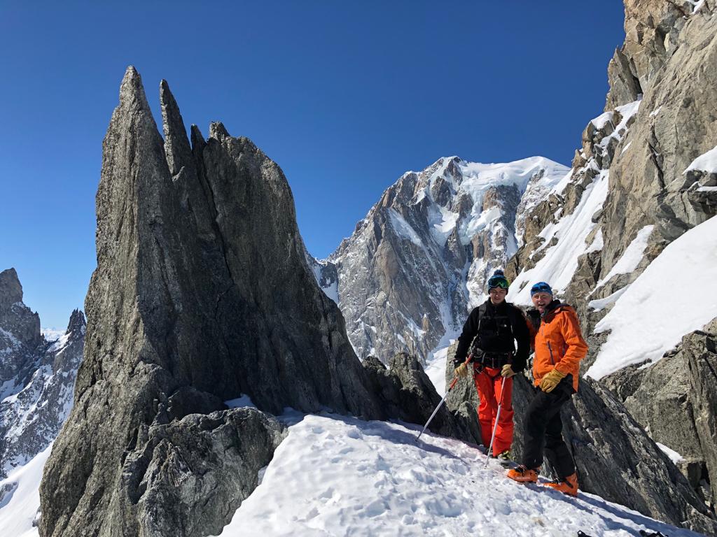 Quelques mètres plus haut que le Col d'Entrèves, père, fils, et versant Brenva du Mt-Blanc