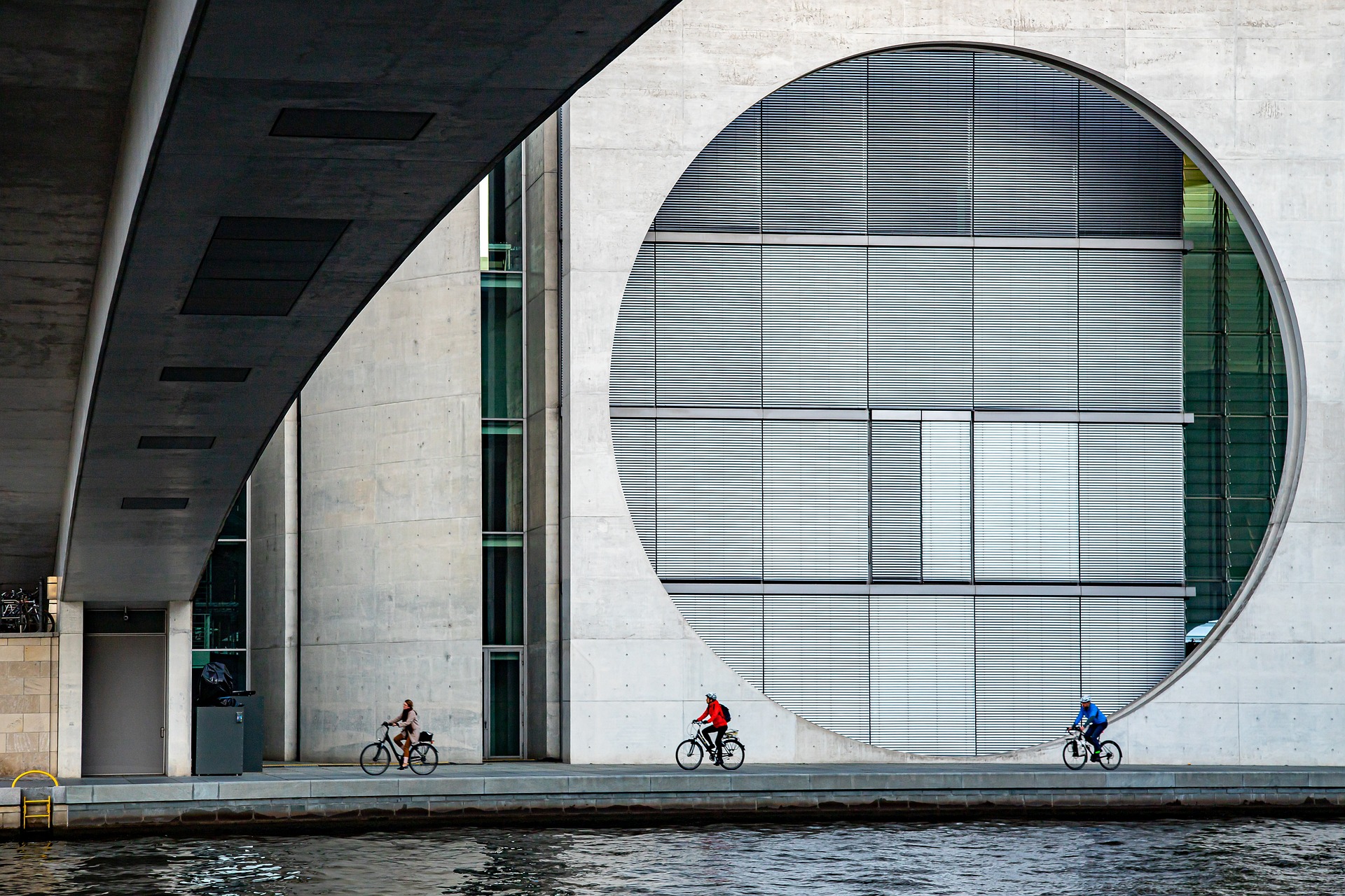 „Radweg Deutsche Einheit“ - Fotoausstellung im Campus Center