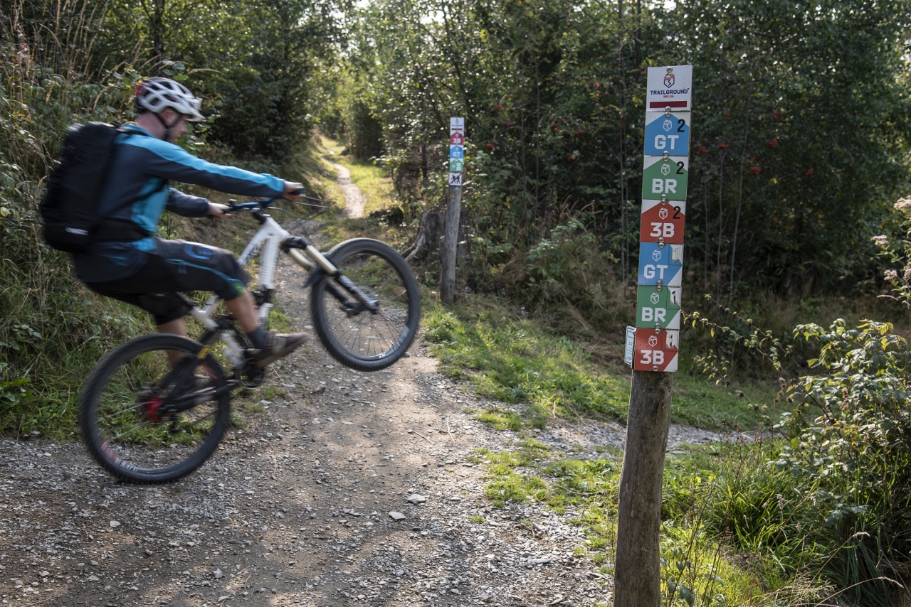 Entdecke Brilons Trails neu: Geführte E-MTB-Touren mit Profi Marc Brodesser & Liquid Life – Jetzt buchen!