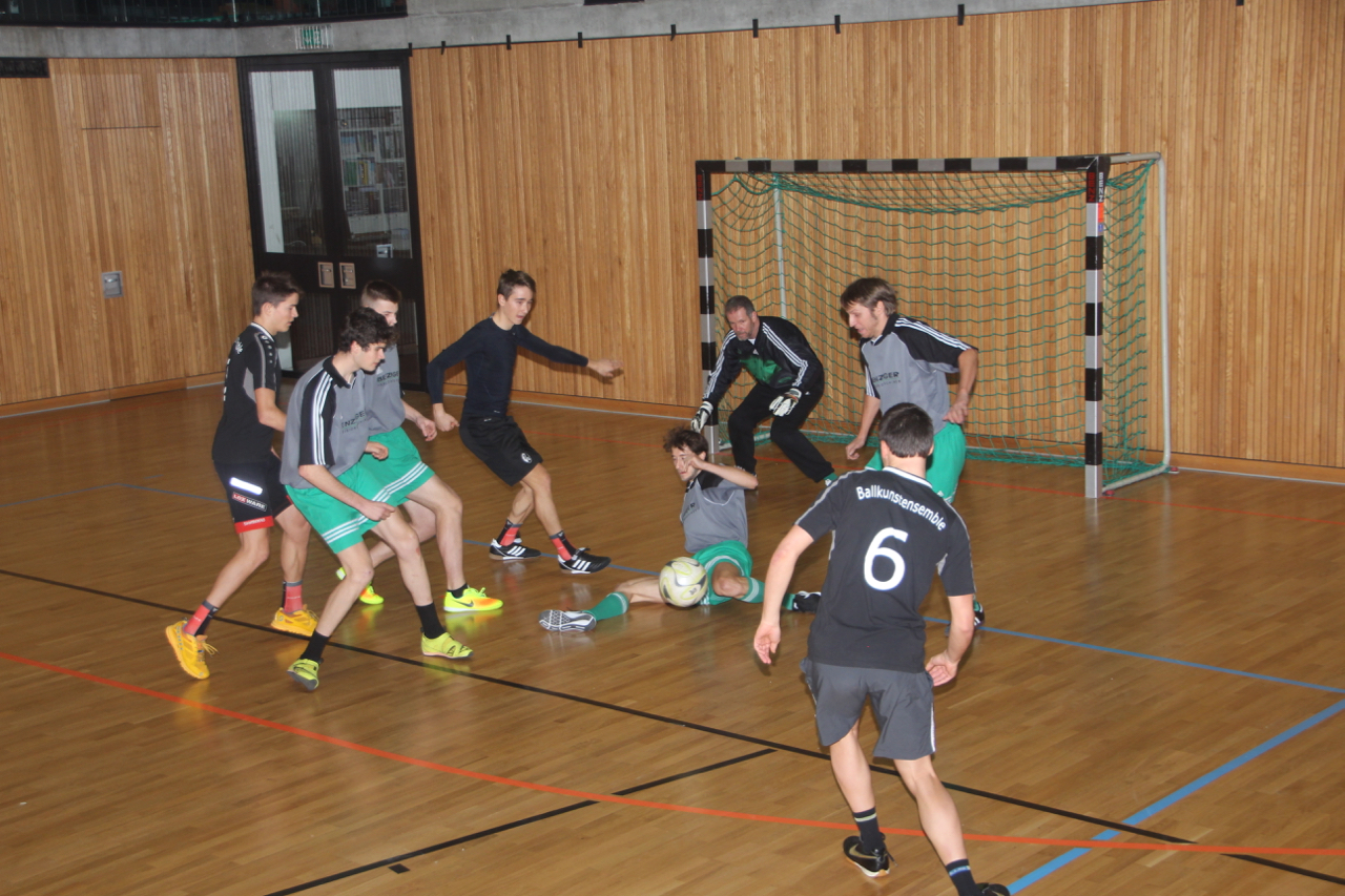 Getuemmel_zwischen Zapfenkicker und Ballkunstensemble_MTB-Soccercup 2017_by Goller