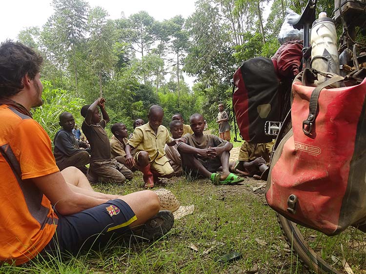 Gemeinsame Mittagspause in Ruanda / Foto: Anselm Pahnke