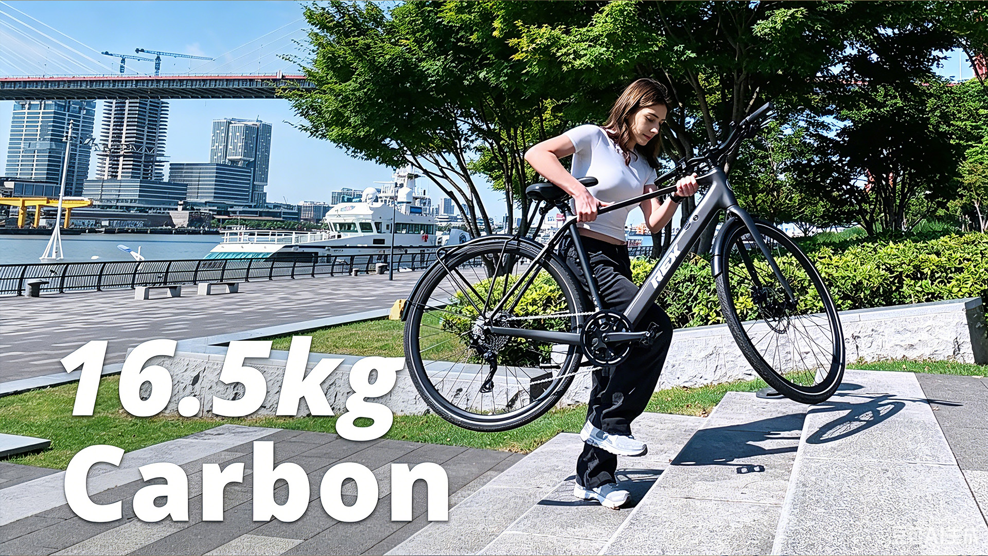 REX Carbon: Leichtes Carbon-E-Bike (16 kg) für Alltag und Freizeit