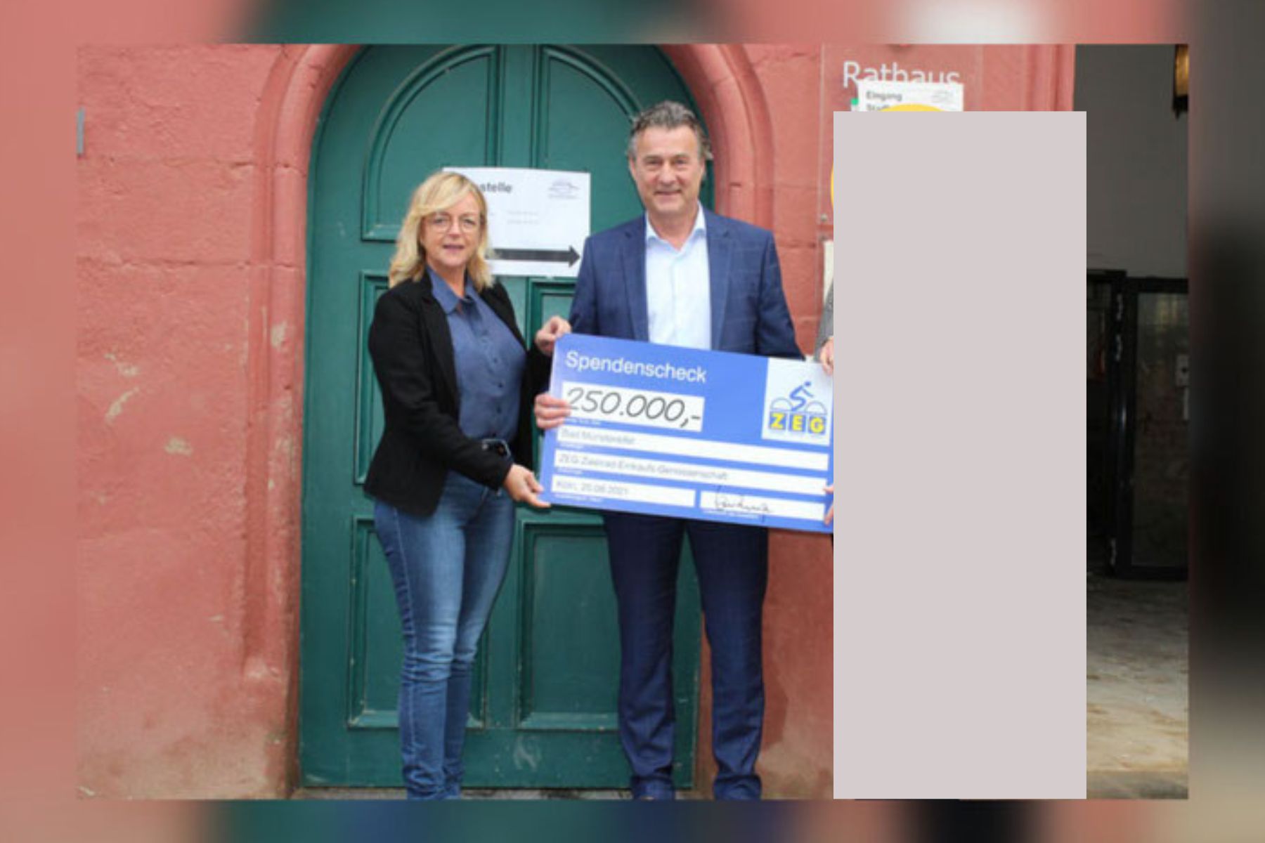 ZEG übergibt Spendenscheck über 250.000 Euro