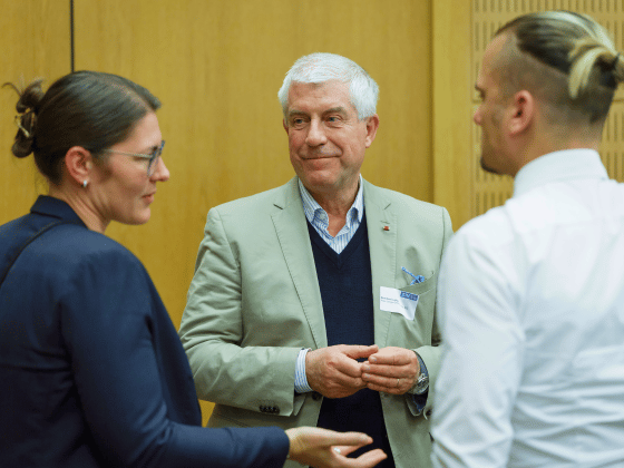 Paul Lange im Gespräch ©ZIV