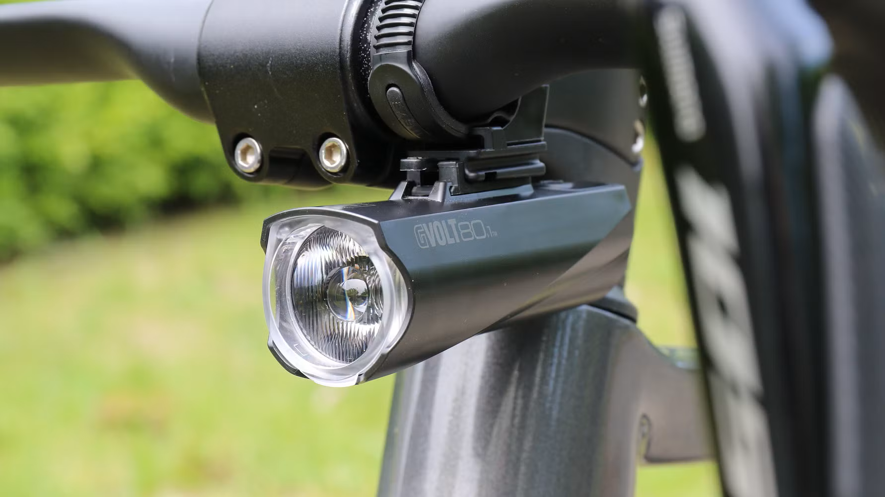 CATEYE GVolt 80.1: Lichtpower trifft auf elegantes Design am Lenker