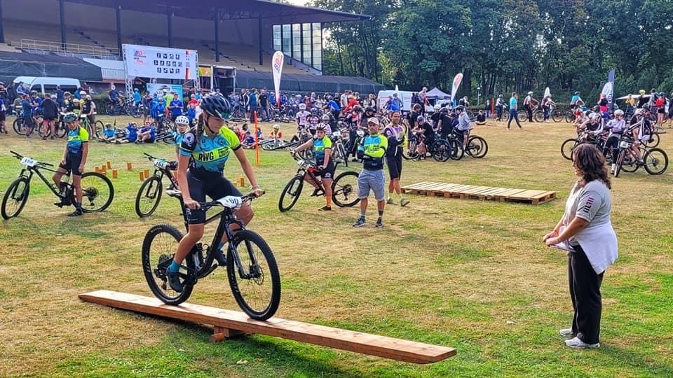 An fünf verschiedenen Stationen wurden die technischen Fähigkeiten und Geschicklichkeiten der Schülerinnen und Schüler geprüft. ©AktionfahrRad / BDR