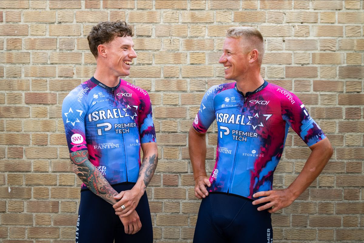 Das Sondertrikot, entworfen von Élie Desgreniers von Premier Tech, greift das "Never Status Quo"-Motto von Factor auf ©Factor