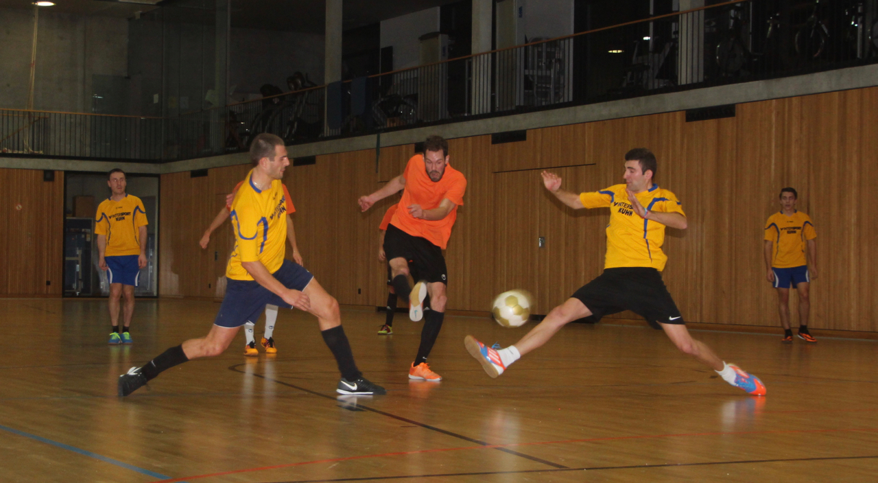 Peter Schoellhorn zum 1-4_Felix Huschle(links), Christian Goetze rechts_MTB-Soccercup 2017_by Goller