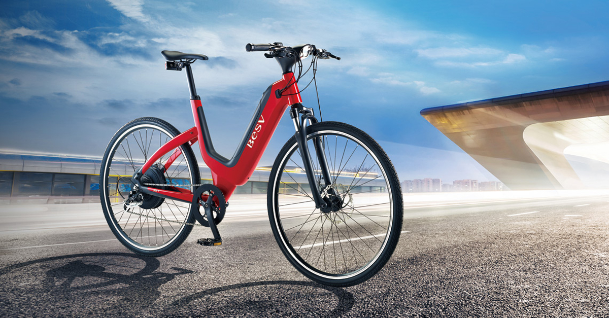 fahrrad mit hohe schuhe ist urlaub