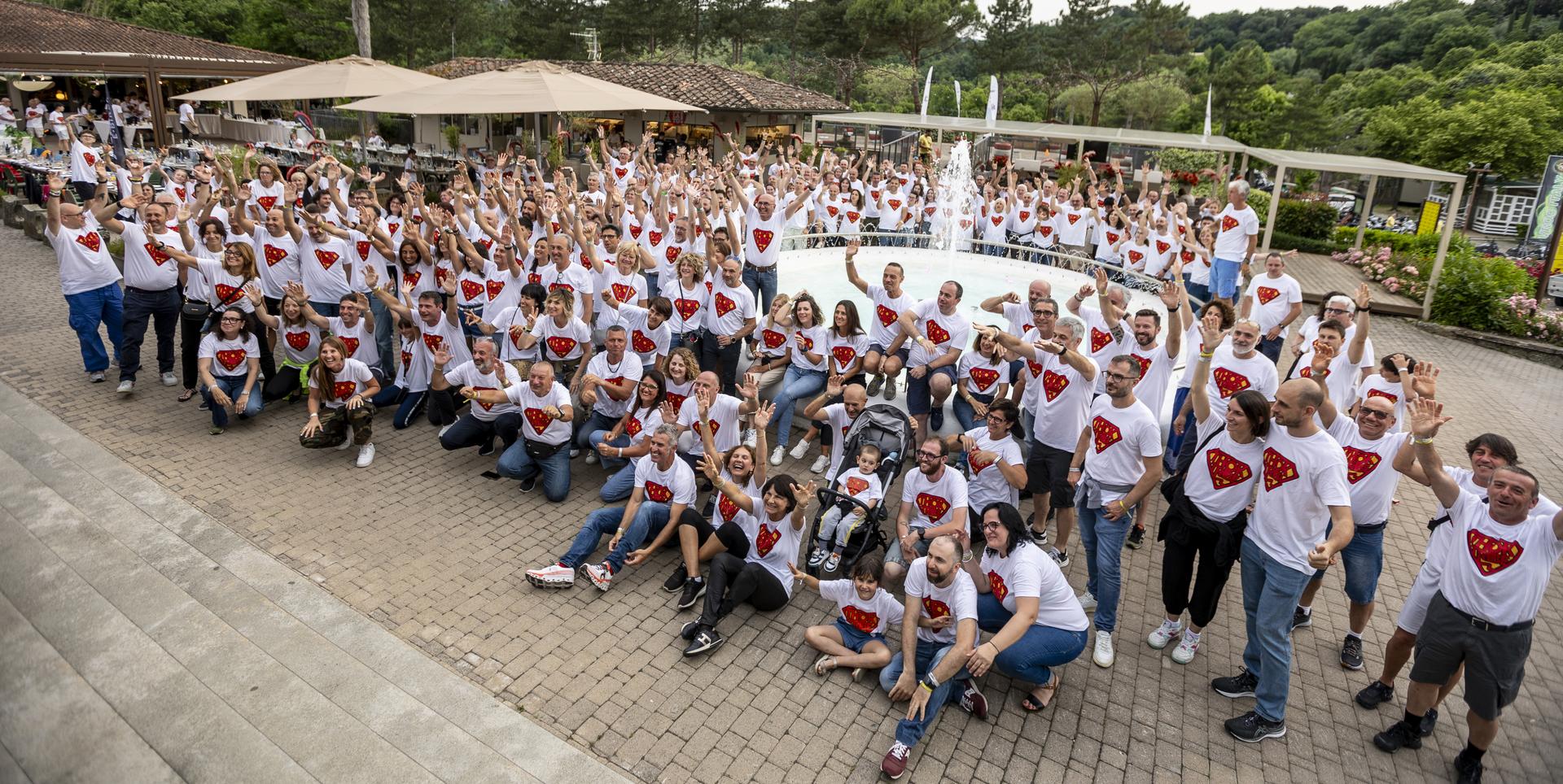 300 E-Mountainbiker beim "Tribe"-Treffen von Thok