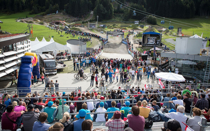 Downhill und 4XHeroes auf dem Weg nach Saalfelden Leogang VeloTOTAL