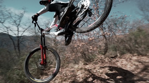 PIRELLI UND WELTMEISTER FABIEN BAREL ENTWICKELN EINE NEUE RANGE VON SCORPION-REIFEN FÜR GRAVITY-RENNEN