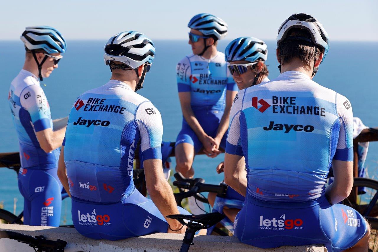 ALÉ präsentiert die Trikots des Teams BikeExchangeJayco 2022