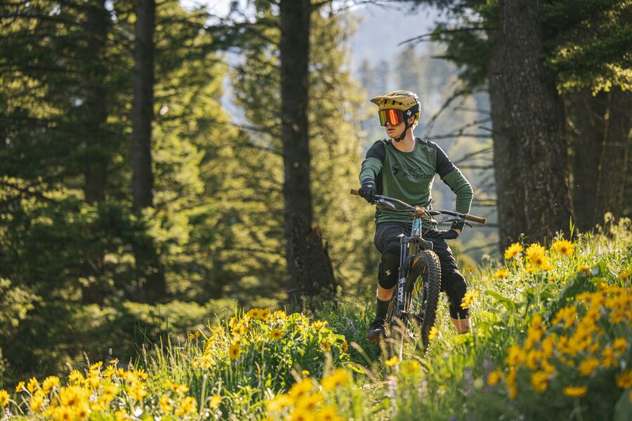 Play Dirty – der neue Bushwhacker 2Vi® Mips Helm