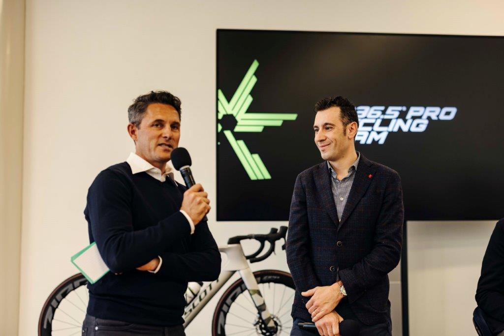 Q36.5 PRÄSENTIERT PRO CYCLING TEAM TRIKOT 2024