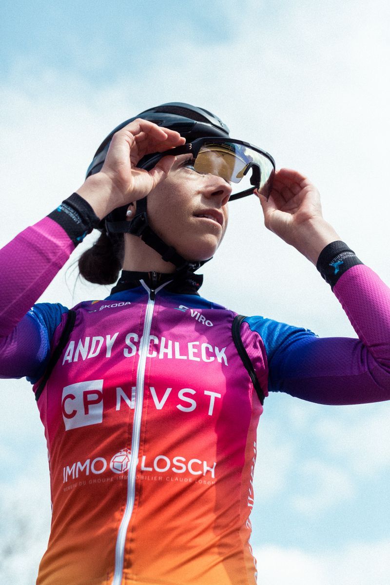 Das Team Andy Schleck CP NVST ImmoLosch wird von BBB mit Helmen, Brillen und Zubehör ausgestattet