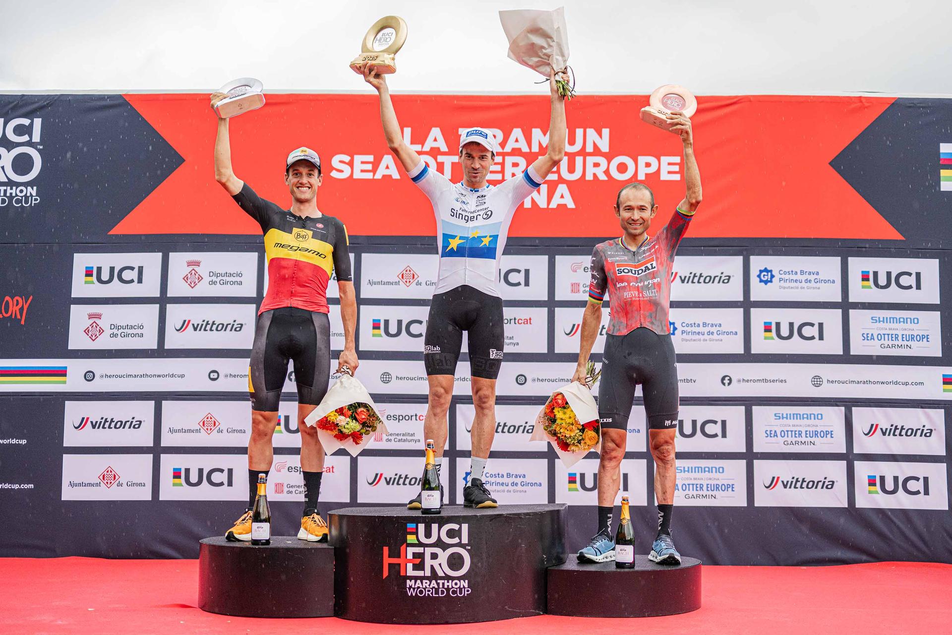 von links: Wout Alleman, Andreas Seewald und Leo Paez, HERO UCI Cross-country Marathon World Cup men's podium ©wisthaler.com