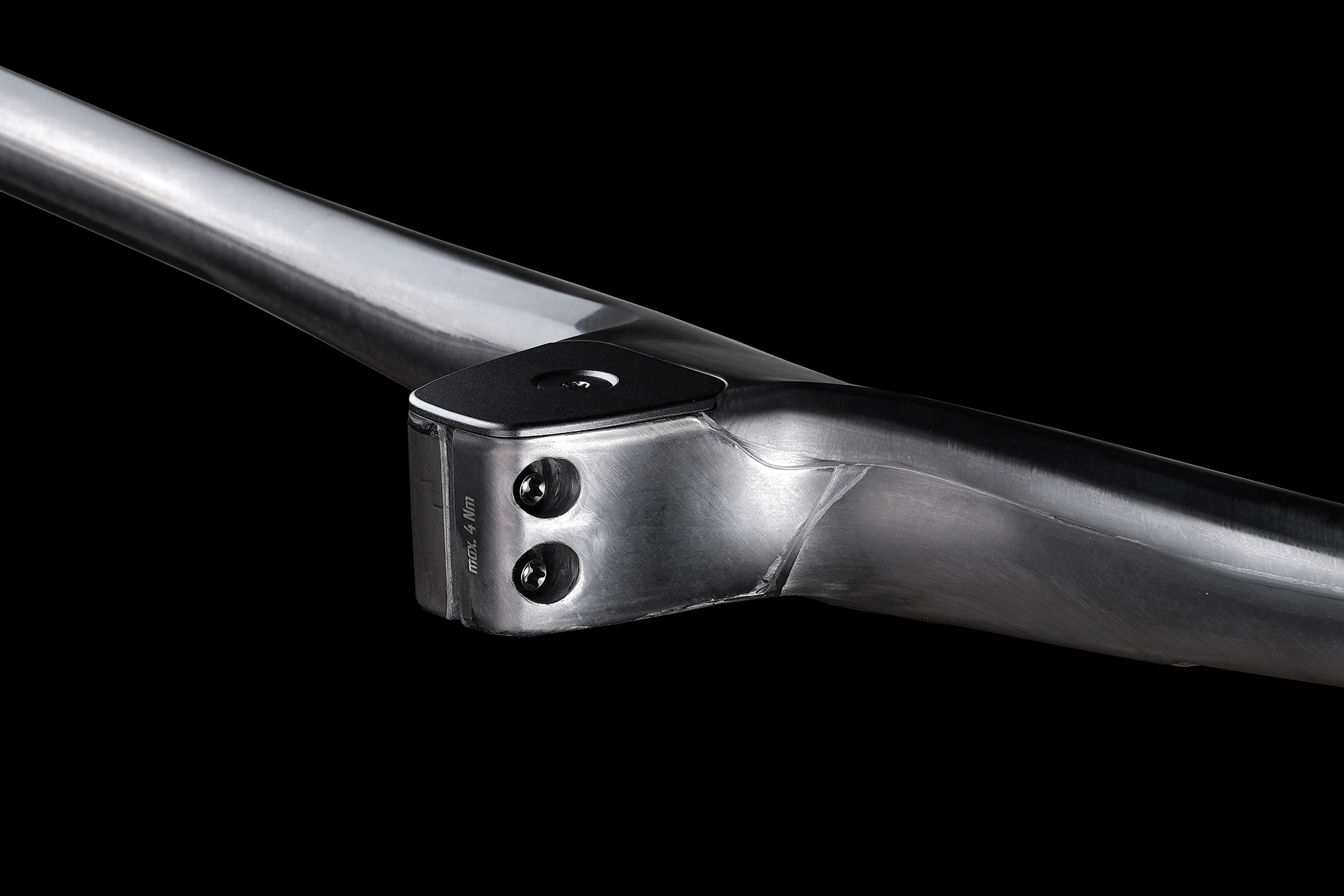 Innovative Cockpit-Lösung: Bike Ahead Composites präsentiert THE UNIT ICR